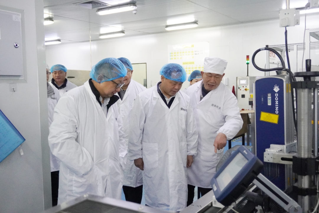 【企业新闻】重庆市万州经开区党工委副书记、管委会主任，区政府党组副书记钟涛一行莅临尊龙凯时-人生就是博药业考察调研